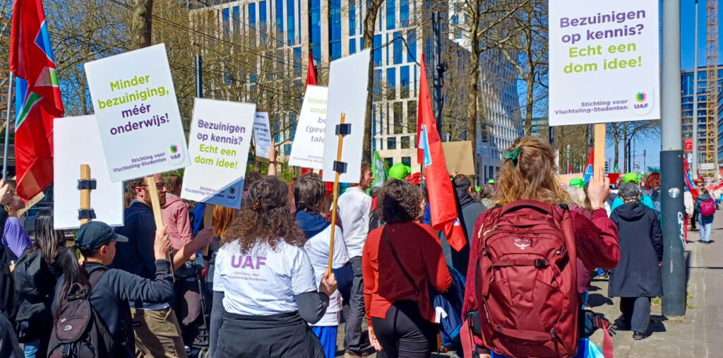 UAF demonstreert in Amsterdam tegen onderwijsbezuinigingen 