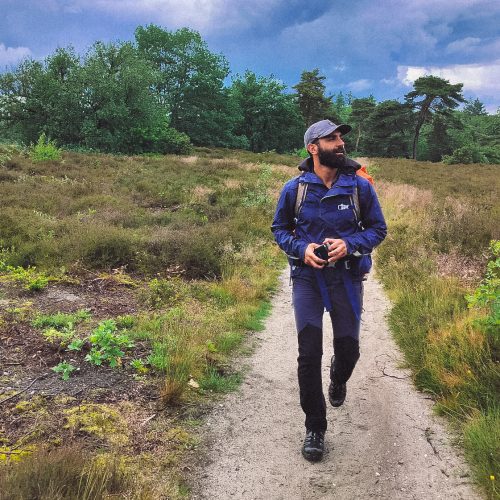 Firas wandelend Firas wandelend